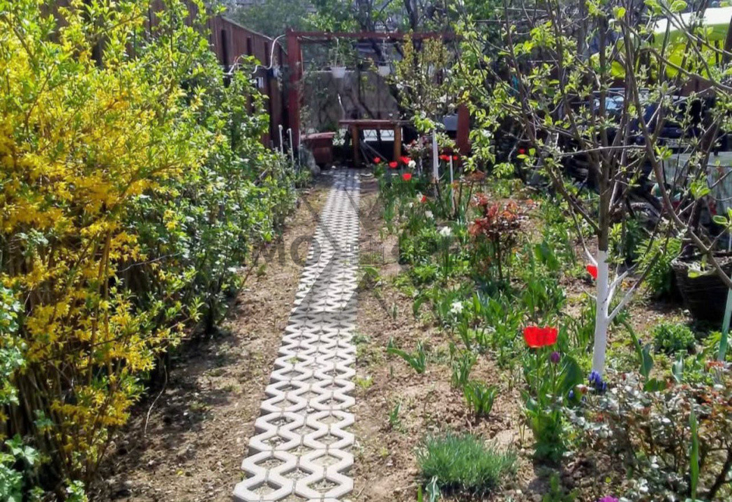 Oportunitate Investitie, 3 case in curte, 485 teren, Intre Lacuri