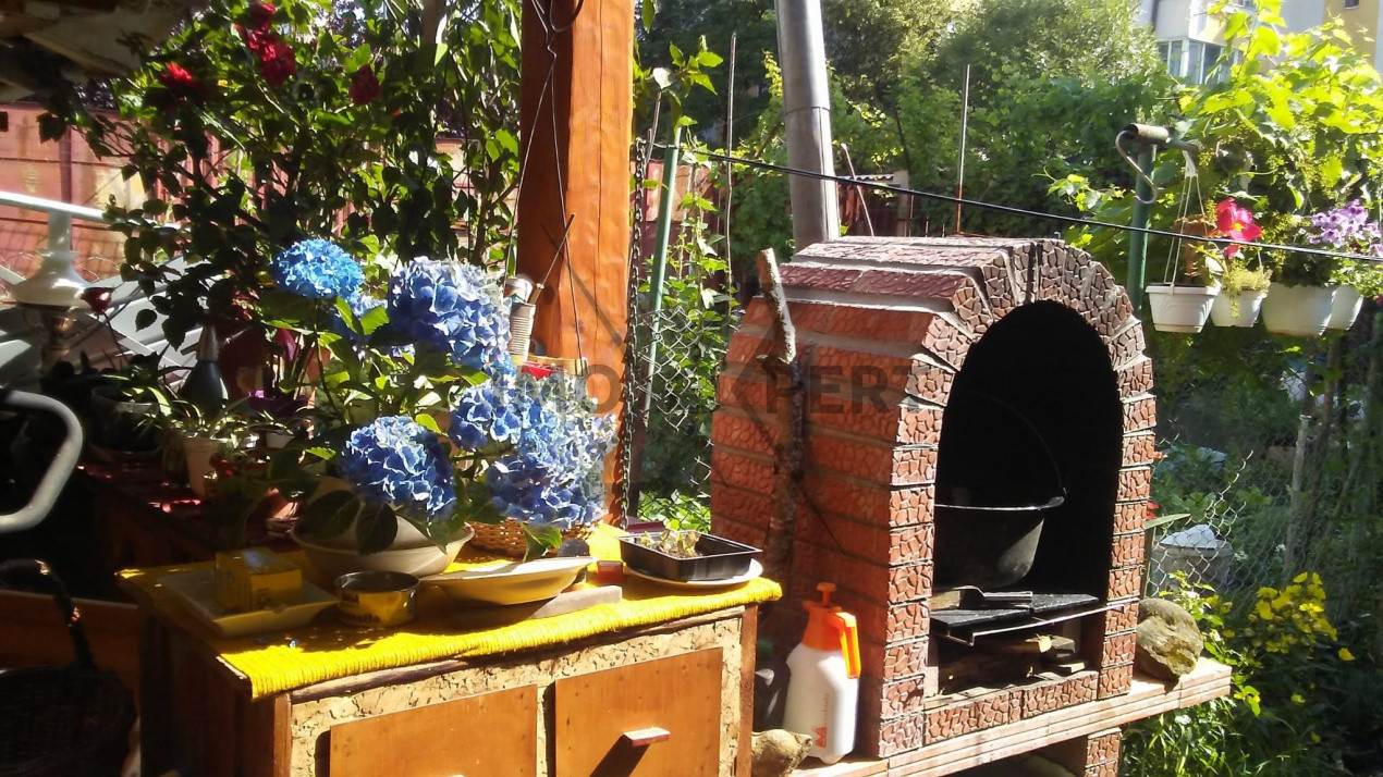 Oportunitate Investitie, 3 case in curte, 485 teren, Intre Lacuri