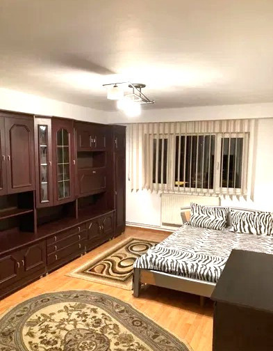 Apartament cu 2 camere decomandat, zona Intre Lacuri