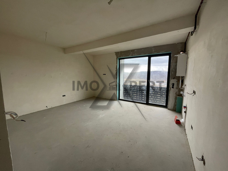 Apartament cu 3 camere în zona Baciu Regal 