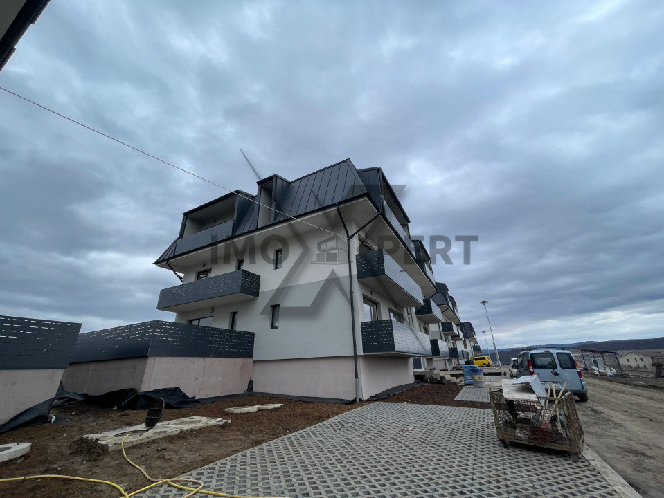 Apartament cu 3 camere în zona Baciu Regal 