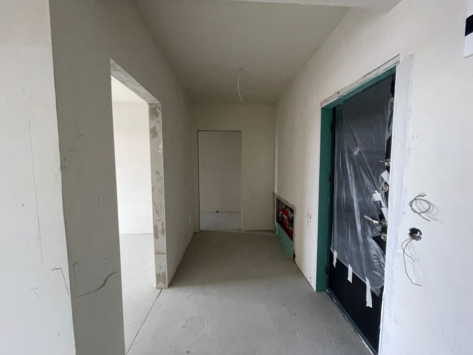 Apartament cu 3 camere în zona Baciu Regal 