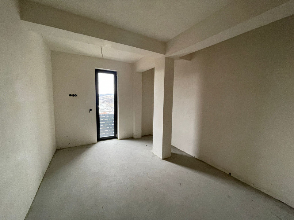 Apartament cu 3 camere în zona Baciu Regal 