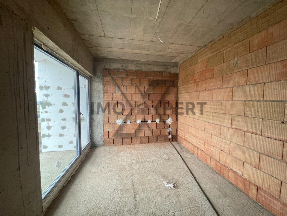 Apartament cu 3 camere în zona Baciu Regal 