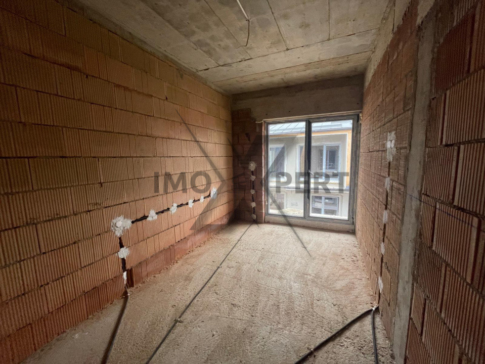 Apartament cu 3 camere în zona Baciu Regal 