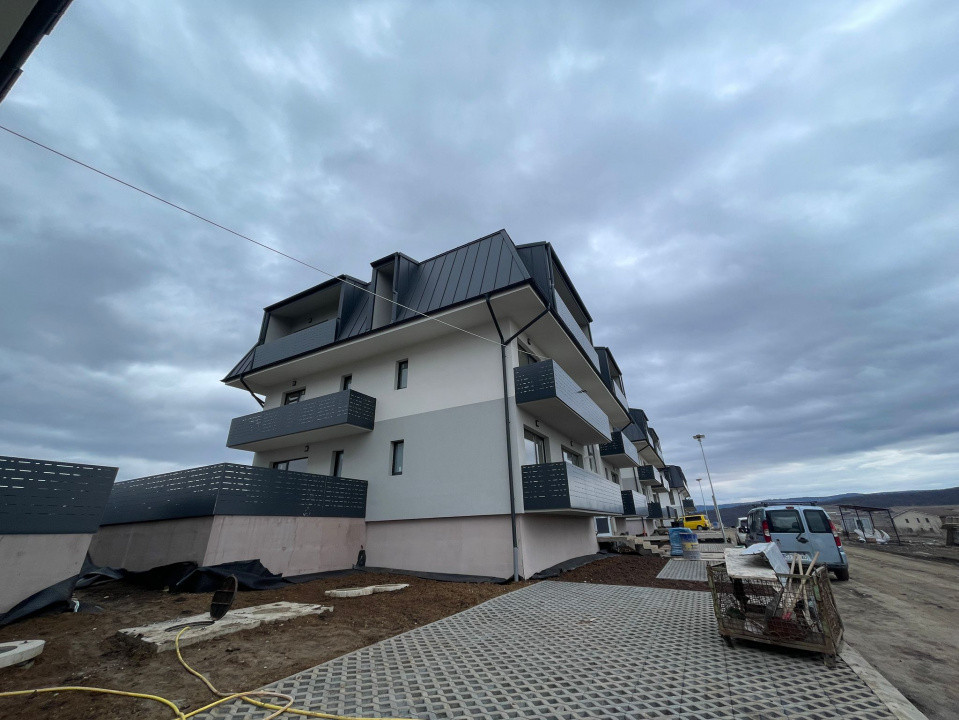 Apartament cu 3 camere în zona Baciu Regal 
