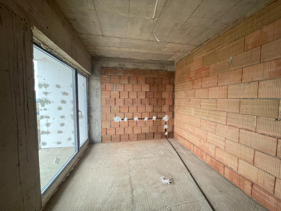 Apartament cu 3 camere în zona Baciu Regal 