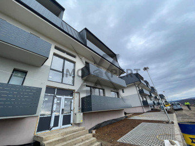 Apartament cu 3 camere în zona Baciu Regal 