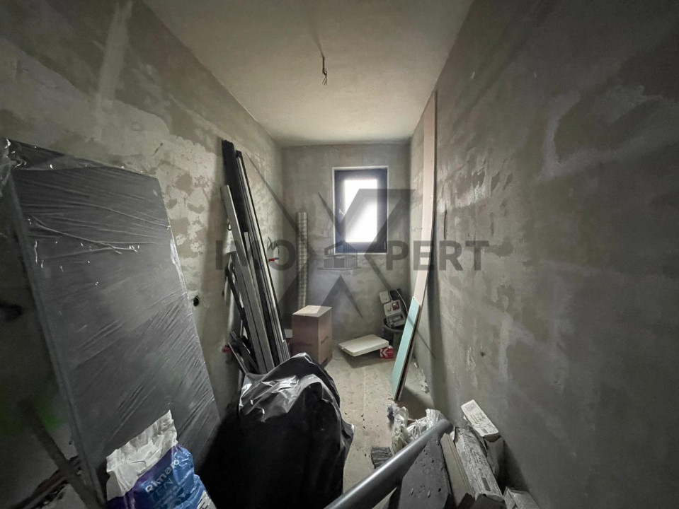 Apartament cu 3 camere cu terasa de 41 mp, zona Baciu Regal