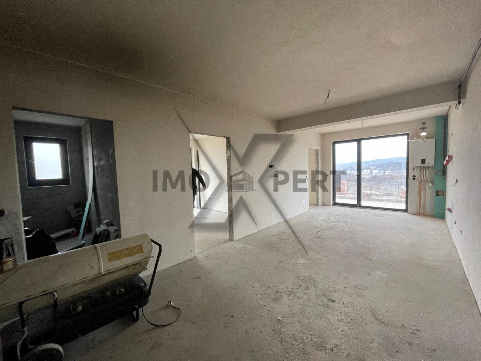 Apartament cu 3 camere cu terasa de 41 mp, zona Baciu Regal