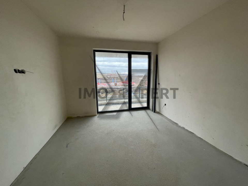 Apartament cu 3 camere cu terasa de 41 mp, zona Baciu Regal
