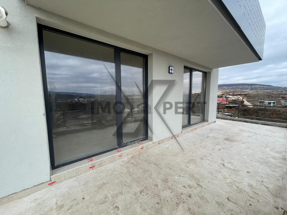 Apartament cu 3 camere cu terasa de 41 mp, zona Baciu Regal