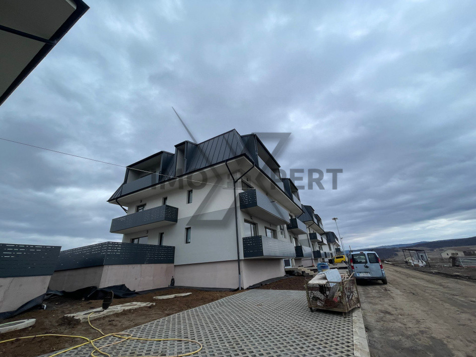 Apartament cu 3 camere cu terasa de 41 mp, zona Baciu Regal