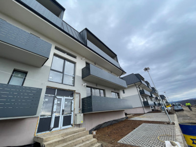 Apartament cu 3 camere cu terasa de 41 mp, zona Baciu Regal
