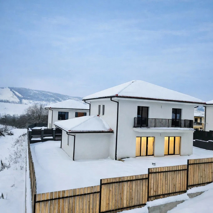 CASĂ NOUĂ CU GARAJ, 120 MP, CHINTENI