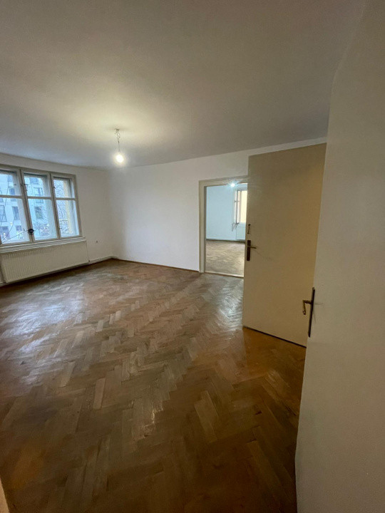 Apartament In Vila, 3 camere, 2 bai , 83 m2 , Andrei Muresanu, Pasapoarte!