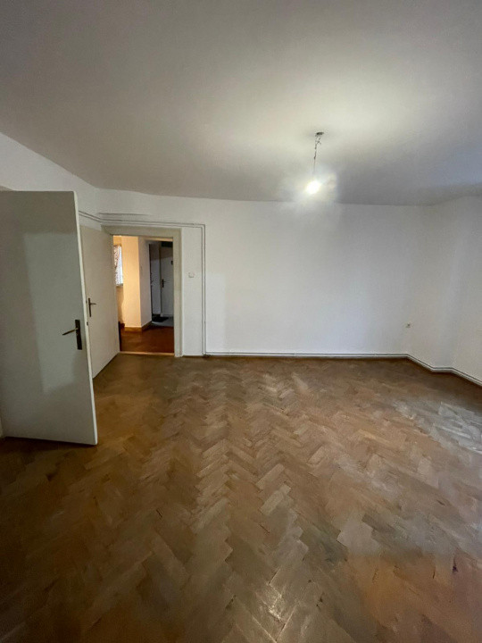 Apartament In Vila, 3 camere, 2 bai , 83 m2 , Andrei Muresanu, Pasapoarte!