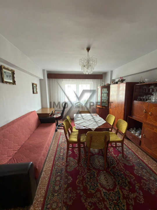 Apartament 4 camere, etaj intermediar, Calea Floresti