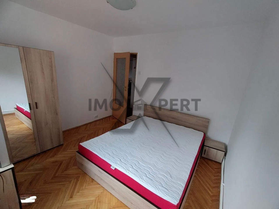 Apartament cu 4 camere decomandate zona Cipariu