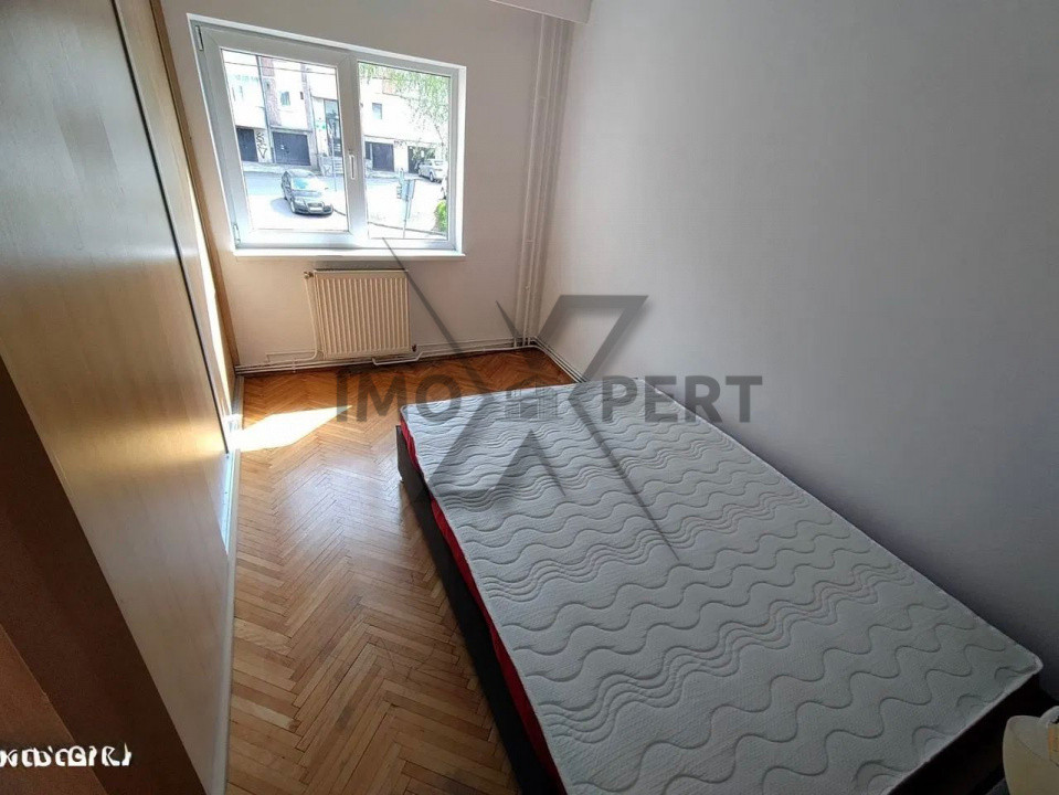Apartament cu 4 camere decomandate zona Cipariu