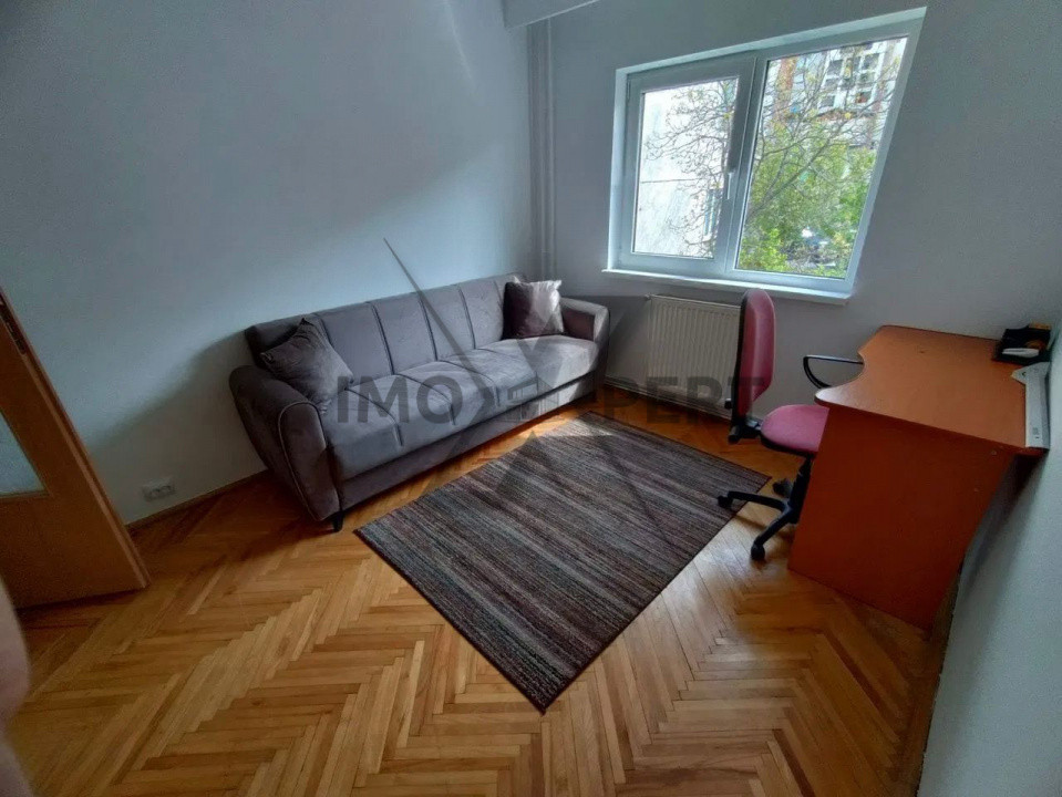 Apartament cu 4 camere decomandate zona Cipariu