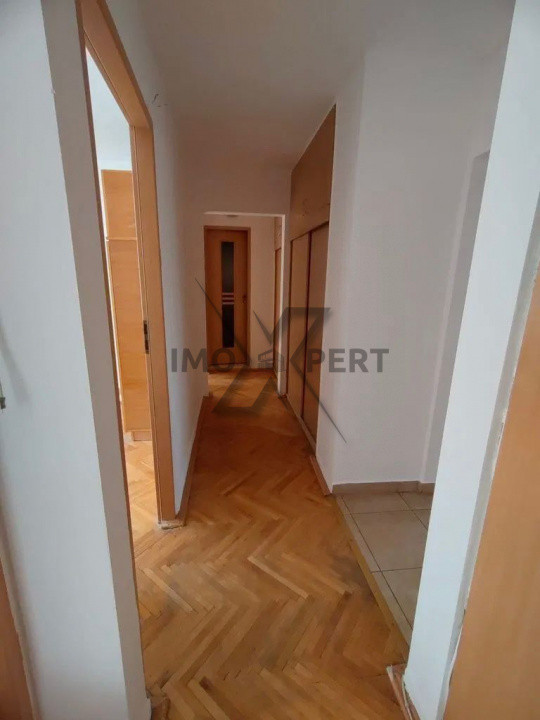 Apartament cu 4 camere decomandate zona Cipariu