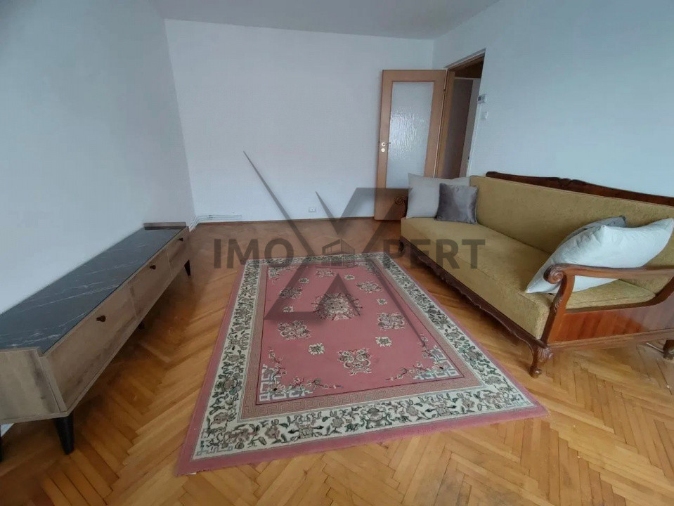 Apartament cu 4 camere decomandate zona Cipariu
