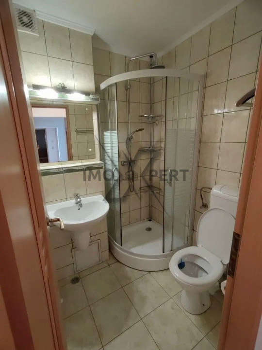 Apartament cu 4 camere decomandate zona Cipariu
