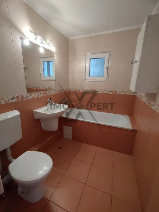 Apartament cu 4 camere decomandate zona Cipariu
