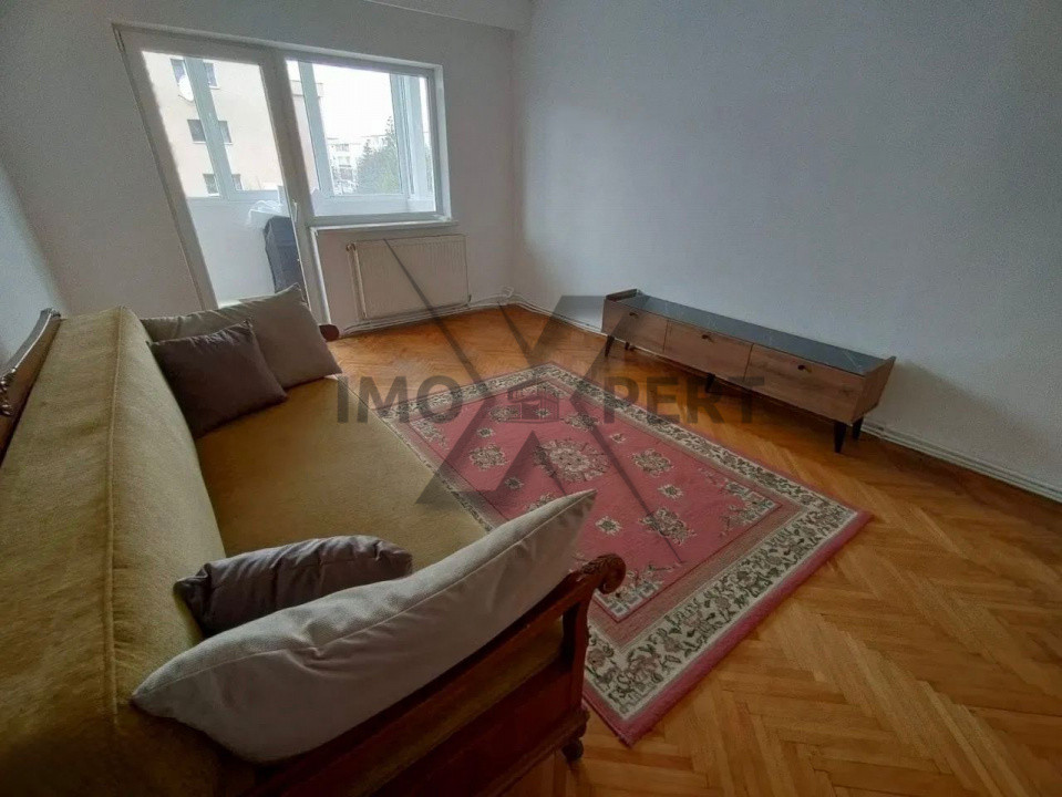 Apartament cu 4 camere decomandate zona Cipariu