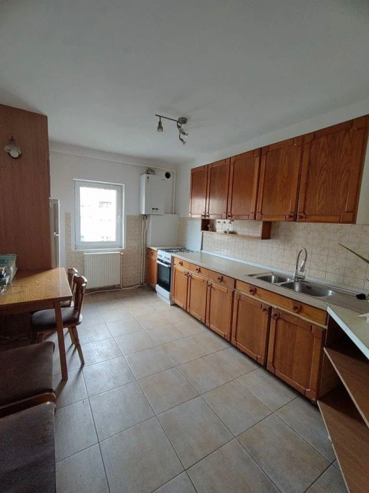 Apartament cu 4 camere decomandate zona Cipariu
