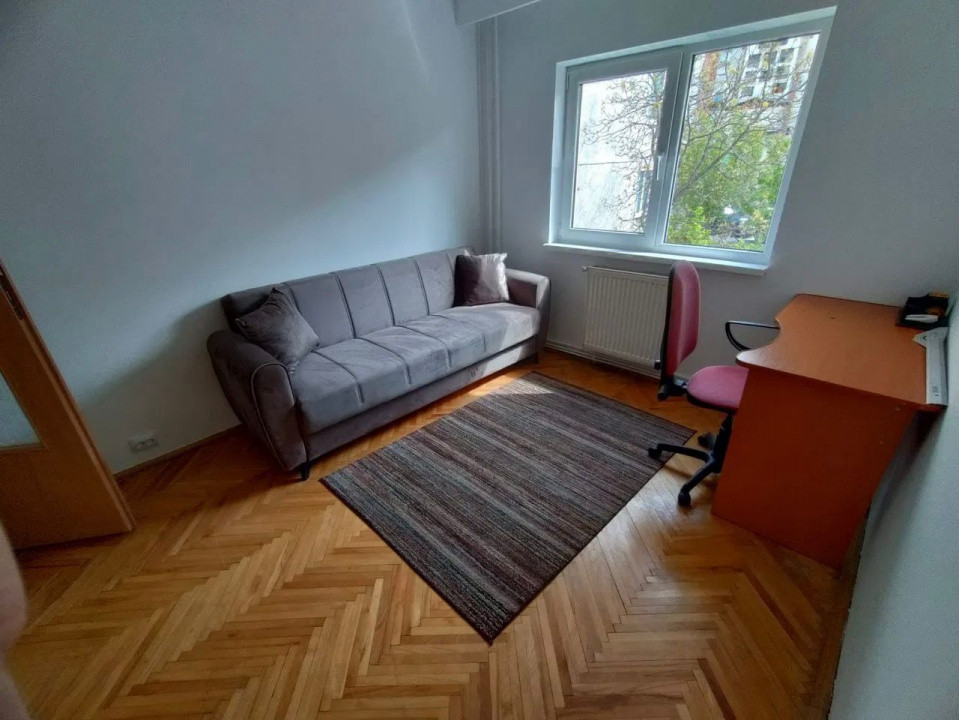 Apartament cu 4 camere decomandate zona Cipariu