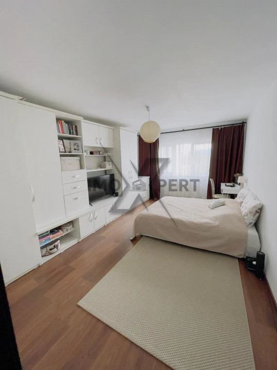 Apartament cu 2 camere, et intermediar, cartier Intre Lacuri