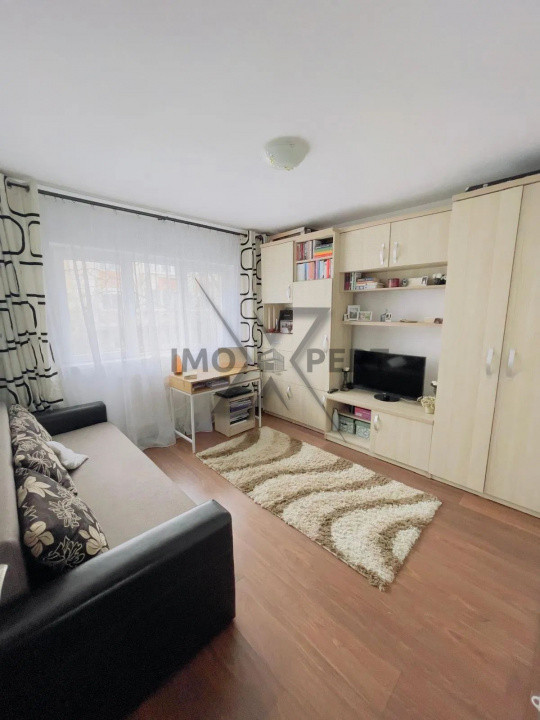 Apartament cu 2 camere, et intermediar, cartier Intre Lacuri