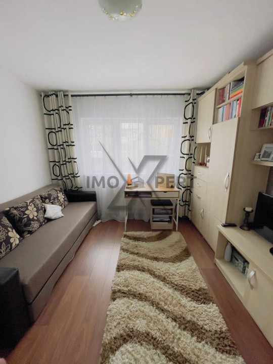 Apartament cu 2 camere, et intermediar, cartier Intre Lacuri