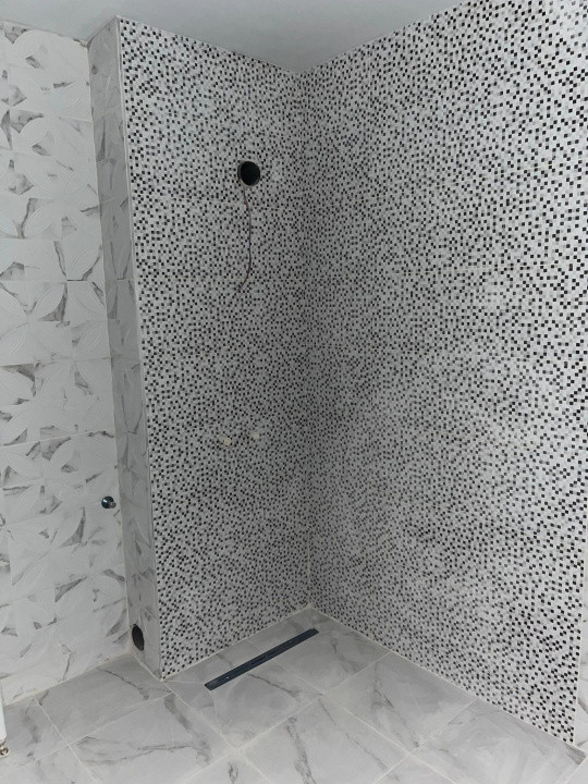 Apartament 3 camere, et intermediar, finisat, cartier Între Lacuri