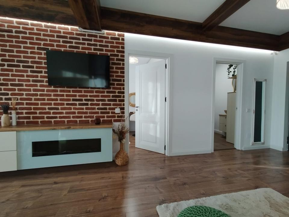 Apartament cu 2 camere, parcare, zona semicentrală 