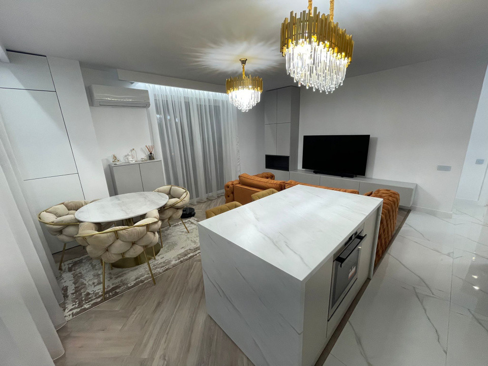 Apartament cu 3 camere, lux, zona Fsega 