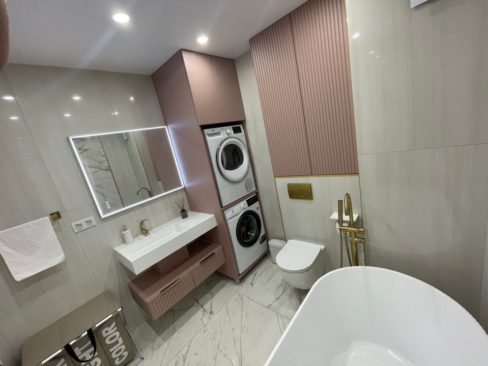 Apartament cu 3 camere, lux, zona Fsega 