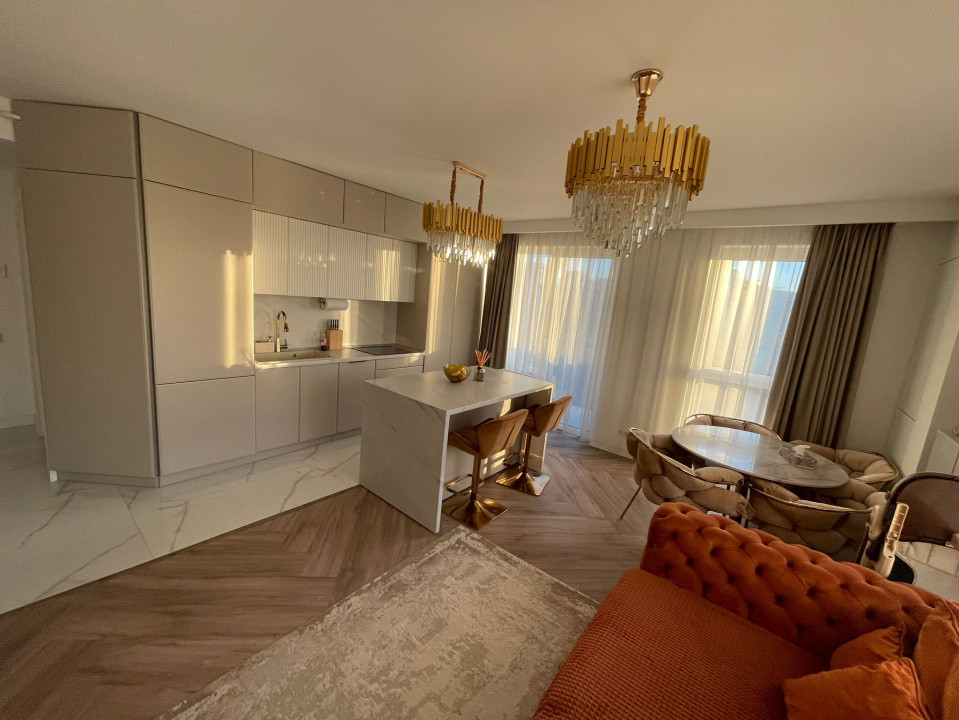 Apartament cu 3 camere, lux, zona Fsega 