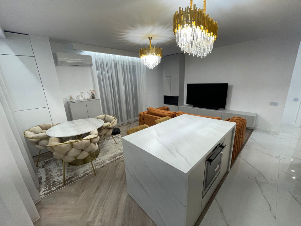 Apartament cu 3 camere, lux, zona Fsega 