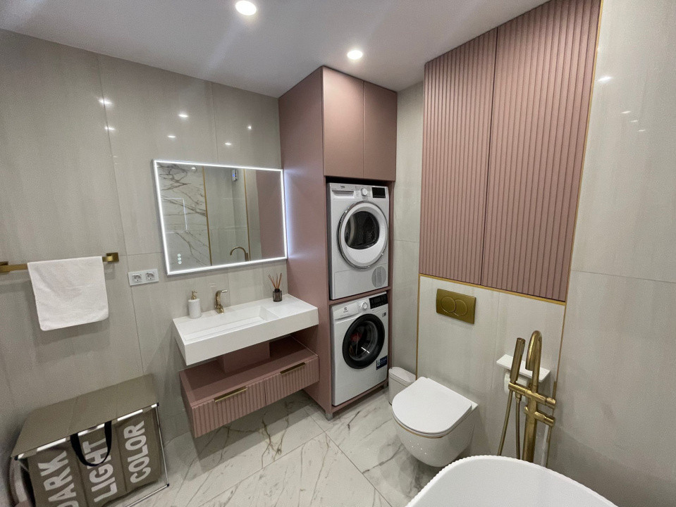 Apartament cu 3 camere, lux, zona Fsega 