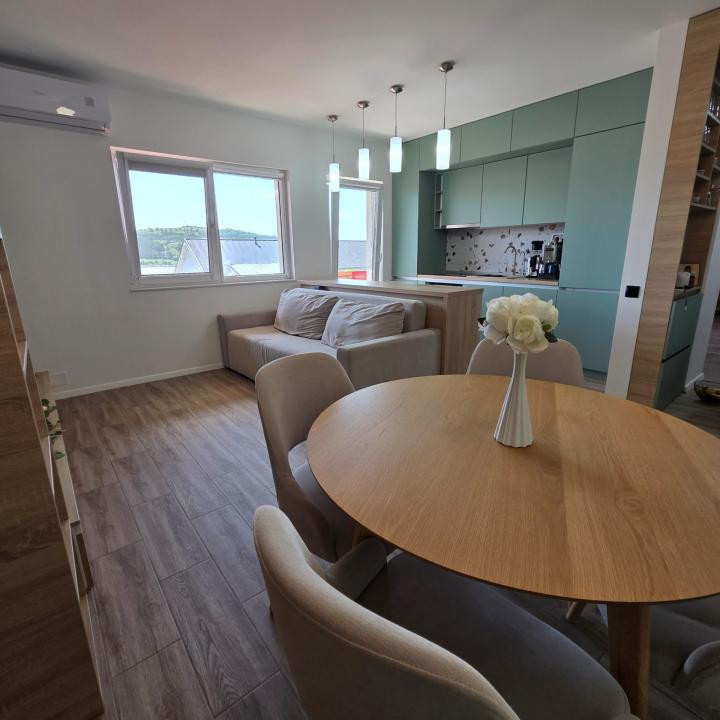 Apartament 3 camere la cheie, doua bai, terasa 23 mp cu priveliste Baciu