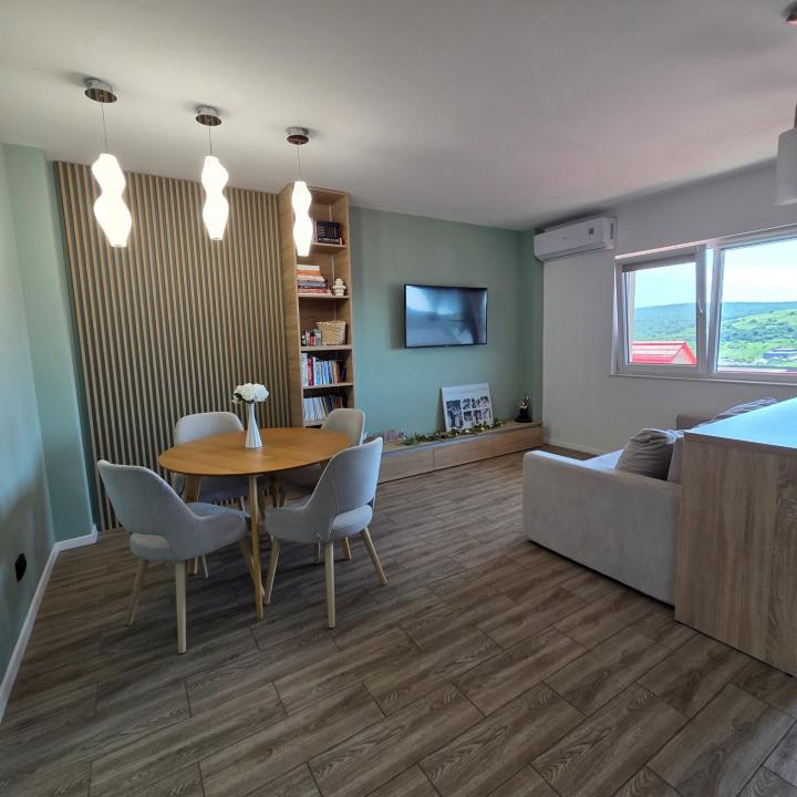 Apartament 3 camere la cheie, doua bai, terasa 23 mp cu priveliste Baciu
