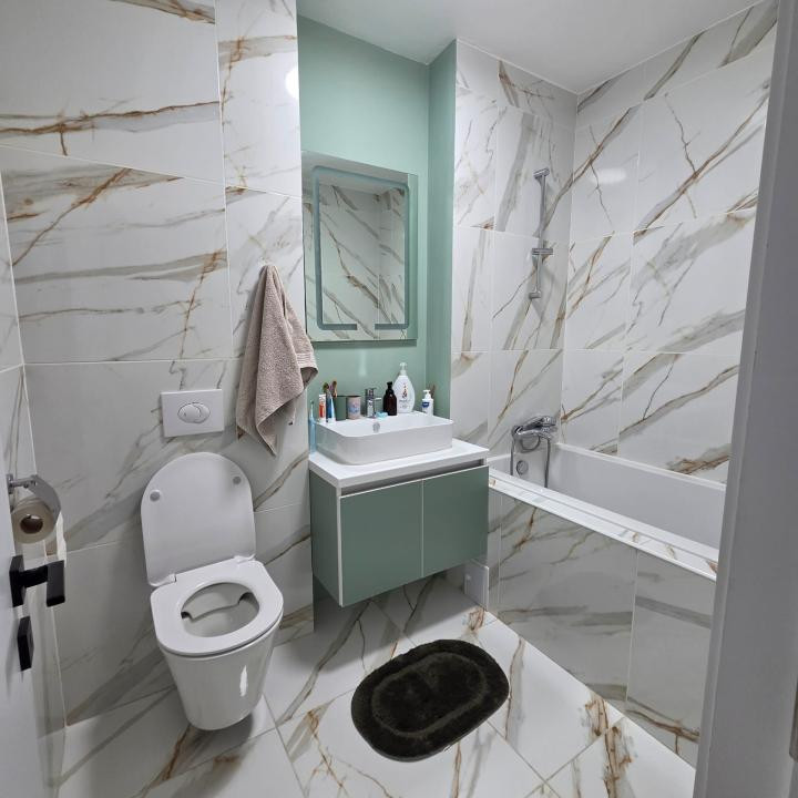 Apartament 3 camere la cheie, doua bai, terasa 23 mp cu priveliste Baciu