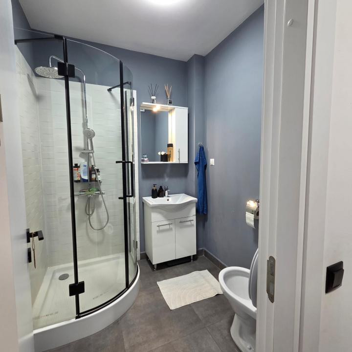 Apartament 3 camere la cheie, doua bai, terasa 23 mp cu priveliste Baciu
