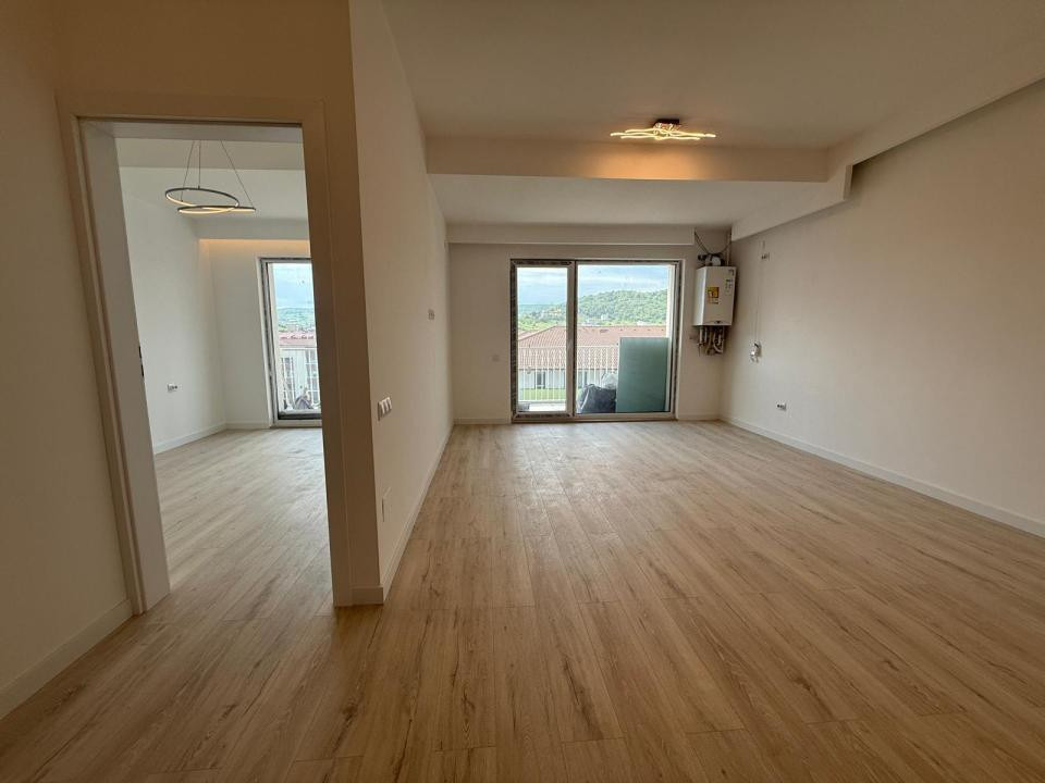 Apartament 2 camere finisat, etaj intermediar, ansamblul Eroilor