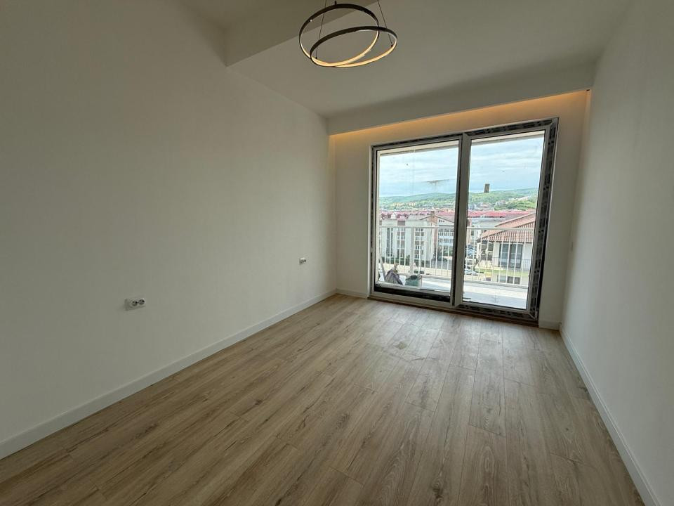 Apartament 2 camere finisat, etaj intermediar, ansamblul Eroilor