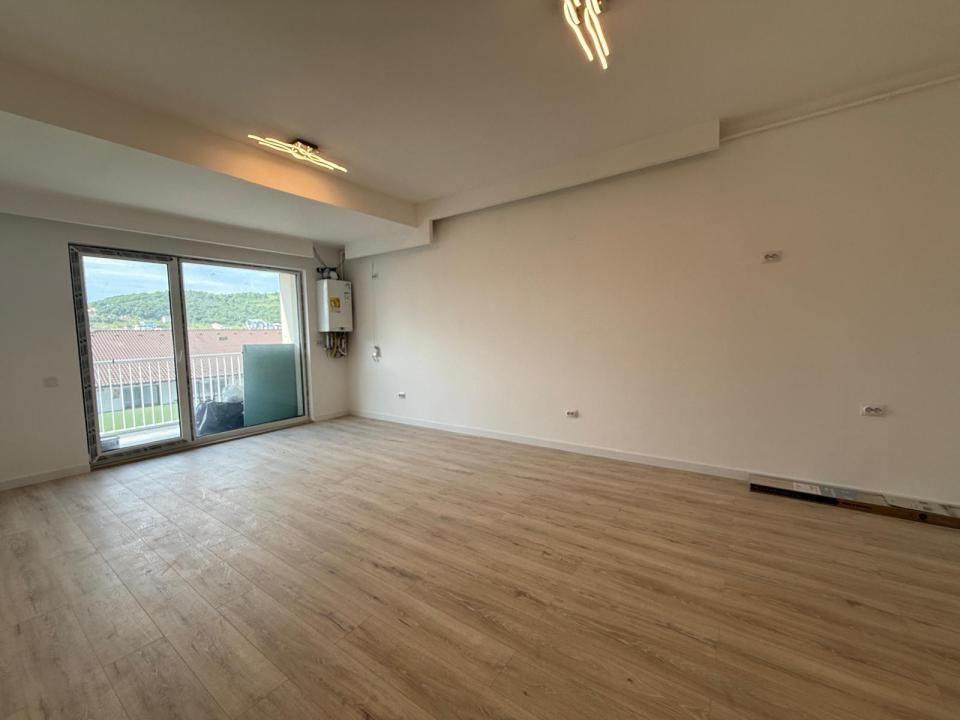 Apartament 2 camere finisat, etaj intermediar, ansamblul Eroilor