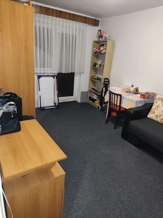 Apartament 2 camere, decomandat, etaj intermediar, Calea Florești